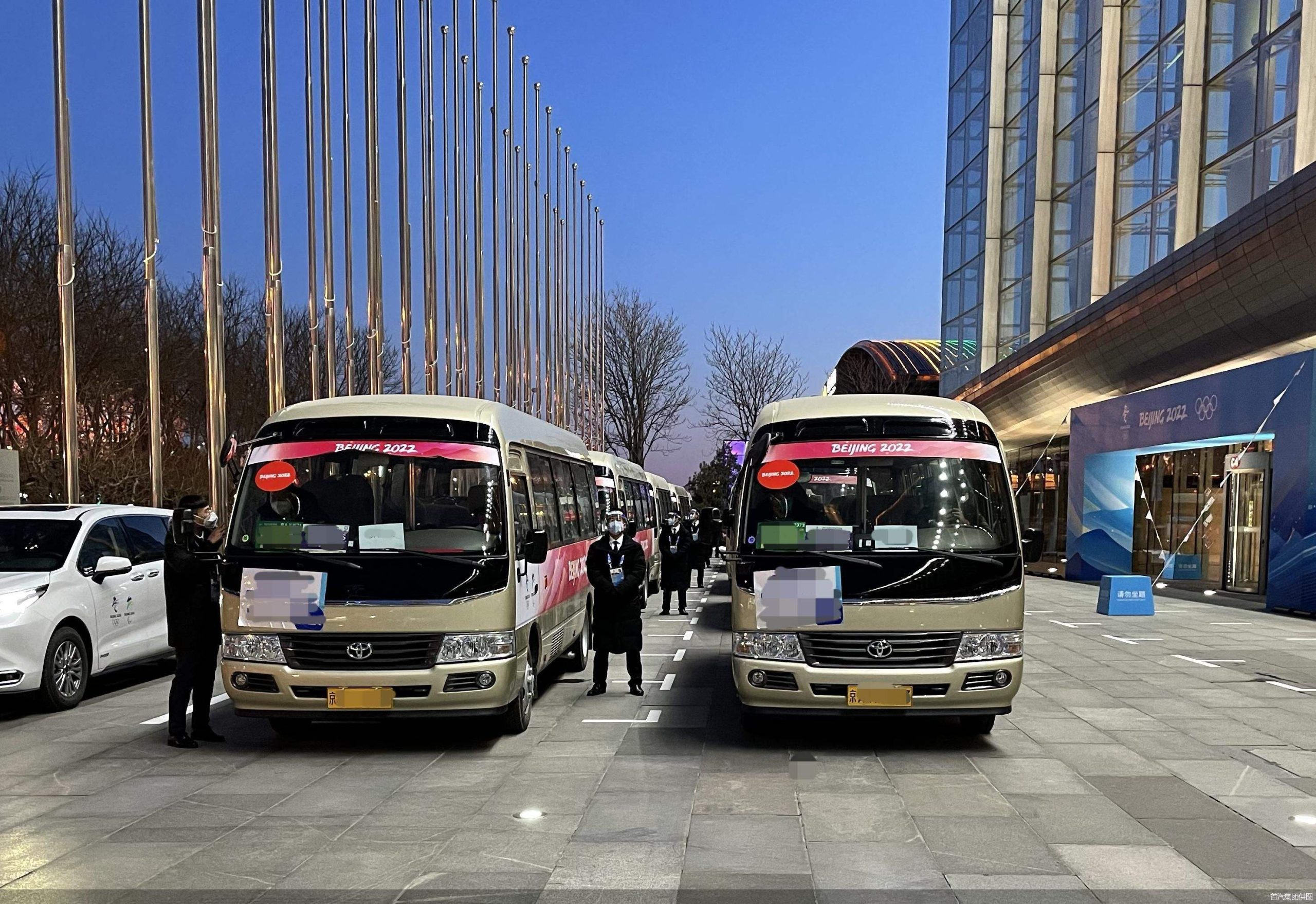 豪華考斯特(12至17座)租車價格
